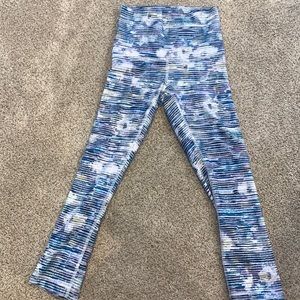 Lululemon capri pants size 4, perfect condition.